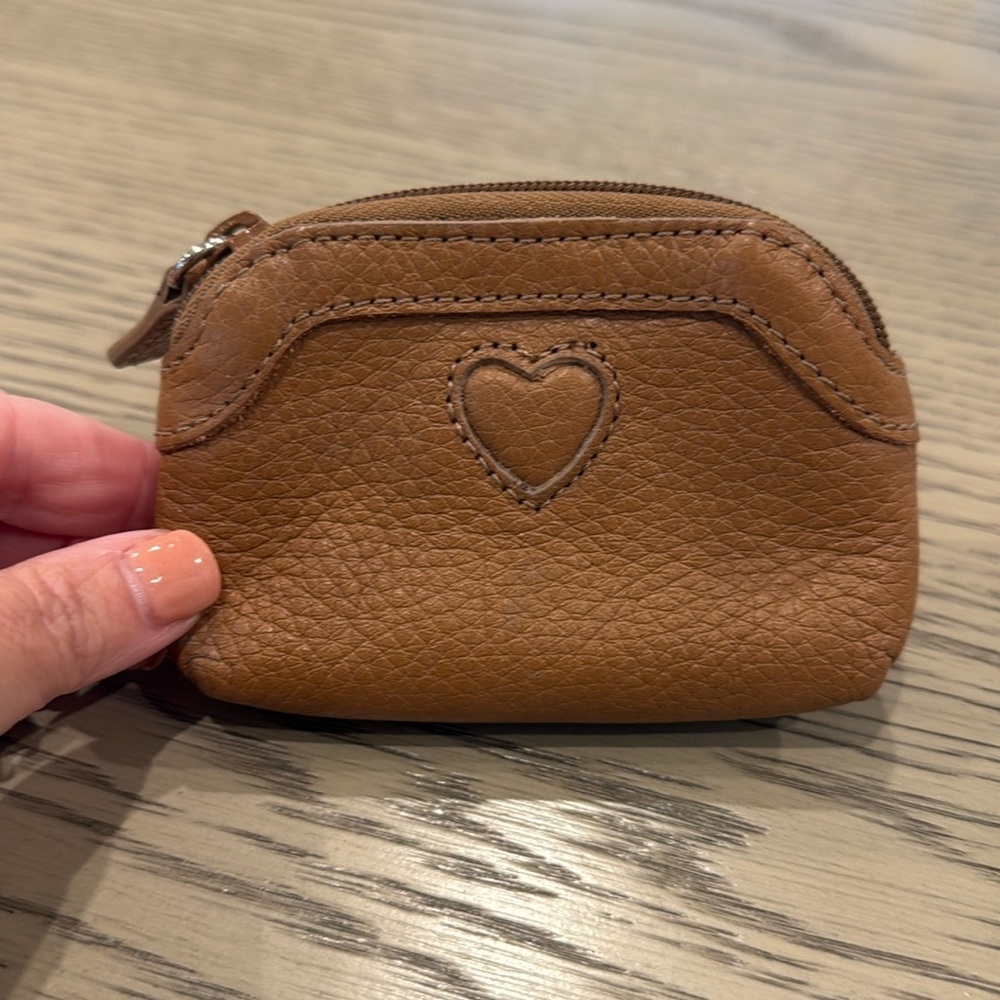 BRIGHTON Leather Coin Purse Wallet ID Card Holder tan Heart 4.5 X3”